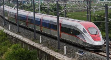 Jakarta-Bandung hızlı demiryolu elektrikli testlere hazır