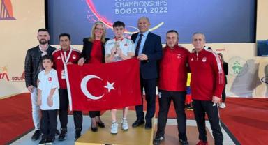 Ay-Yıldızlı halterci dünya şampiyonu oldu