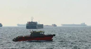 Geçiş için bekleyen tanker sayısı gün geçtikçe artıyor