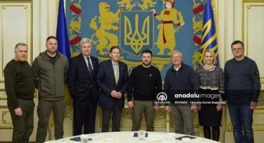 ABD'li senatörler Kiev'i ziyaret etti