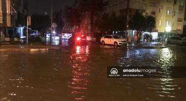 Antalya'da kuvvetli fırtına ve yağış etkili oluyor