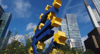 Avro Bölgesi'nde şirketlerin kredi talebinin ilk çeyrekte “artan faiz” ile azalması bekleniyor