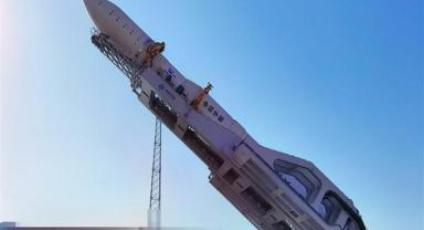 Çin'in en büyük katı yakıtlı taşıyıcı roketinin denizden fırlatılmasına onay