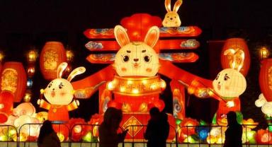 Dünyanın dört bir yanında yaşayan Çinliler yeni yılı coşkuyla kutluyor