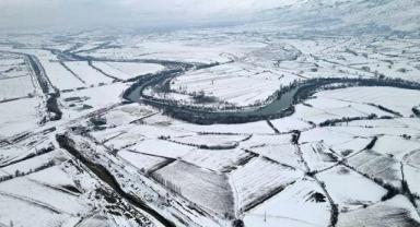 Erzincan'daki mendereslerin çevresi beyaz örtüyle kaplandı