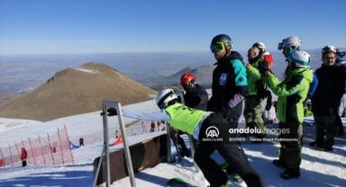 Snowboard 1. etap müsabakaları Erciyes'te yapıldı