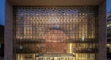 Türk Telekom ile sanatseverler 2022’de sanatın kalbi AKM’de festival ve yenilikçi teknolojilerle buluştu