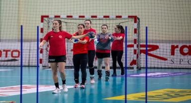 A Milli Kadın Hentbol Takımı, IHF Dünya Şampiyonası play-off hazırlıklarına başladı