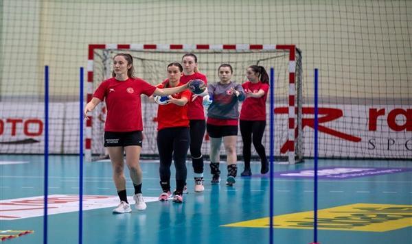 A Milli Kadın Hentbol Takımı, IHF Dünya Şampiyonası play-off hazırlıklarına başladı