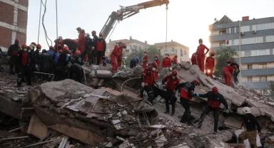 Antakya'da yabancı uyruklu bir kadın depremin 203. saatinde enkazdan çıkarıldı