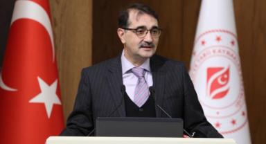 Bakan Dönmez, deprem bölgesindeki hasarsız binalara doğal gaz getirildiğini bildirdi