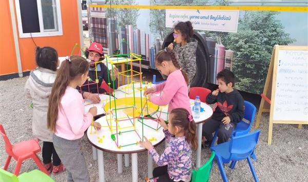 Beylikdüzü Belediyesi, İskenderun’daki çadır kentte psikososyal destek veriyor