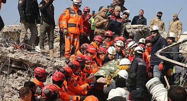 Deprem bölgesinde 80 ülkeden 9 bin 184 personel görev yapıyor