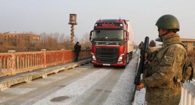 Ermenistan sınır kapısı 35 yıl sonra deprem bölgesine yardım için açıldı