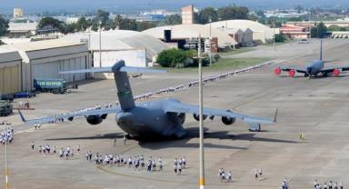 Finlandiya'dan gelen yardım uçağı İncirlik Üssü'ne ulaştı