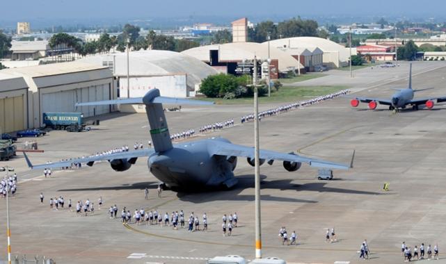 Finlandiya'dan gelen yardım uçağı İncirlik Üssü'ne ulaştı
