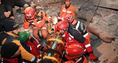 Gaziantep'te 9 yaşındaki Miray, depremin 108. saatinde sağ çıkarıldı
