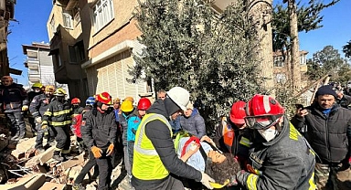 Hatay'da 40 yaşındaki kadın depremden 80 saat sonra kurtarıldı