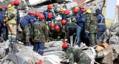 Hatay'da enkaz altındaki 15 yaşındaki çocuk 81 saat sonra kurtarıldı