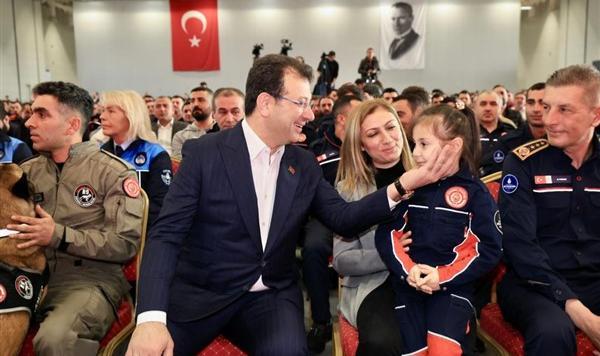 İmamoğlu, deprem bölgesinde çalışan 2 bin 800 personelle buluştu