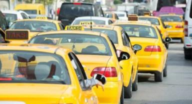 İstanbul'da taksiciler vatandaşların deprem yardımlarını ücretsiz taşıyacak