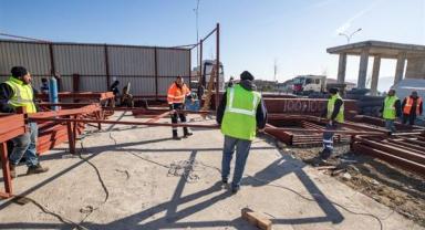 İzmir Büyükşehir Belediyesi deprem bölgesinde konteyner üretiyor