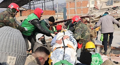 Kahramanmaraş'ta 15 yaşındaki kız çocuğu depremden 103 saat sonra kurtarıldı