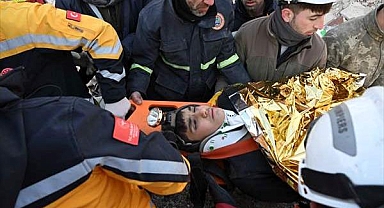 Kahramanmaraş'ta depremin 198'inci saatinde iki kardeş enkaz altından çıkarıldı