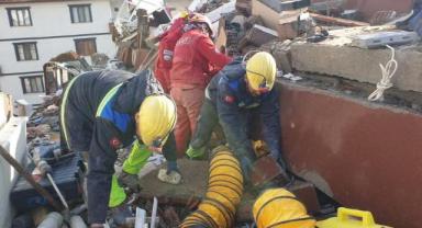 Kahramanmaraş'ta enkaz altında kalan kadın 85 saat sonra kurtarıldı