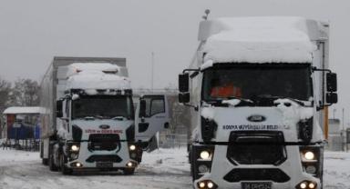 Konya'da deprem bölgesine giden yardım tırları yoğunluğu yaşanıyor
