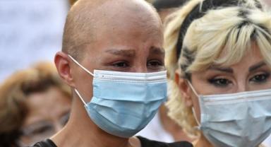 Lübnan'da kanser hastalarına destek amacıyla gösteri düzenlendi