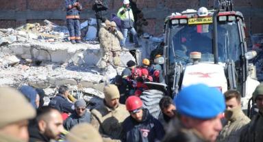 Malatya'da enkaz altında kalan yaşlı adam 80 saat sonra kurtarıldı
