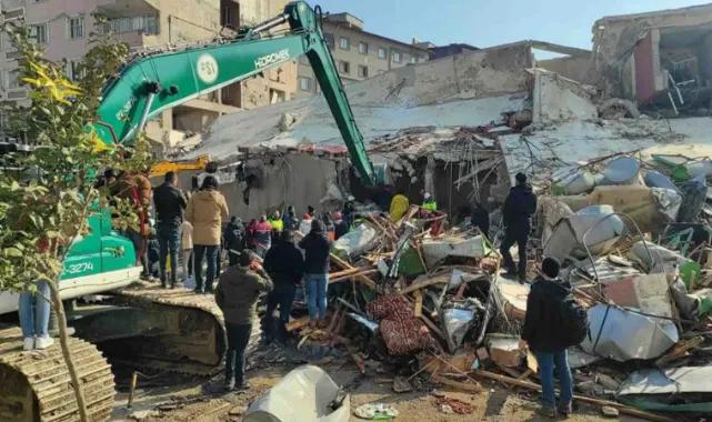 Nurdağı ve İslahiye'de enkaz kaldırma çalışmaları sürüyor