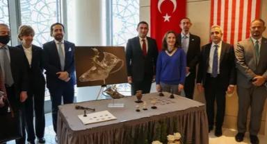 ABD'de ele geçirilen 12 tarihi eser New York'ta törenle Türk yetkililere iade edildi