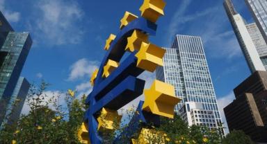 Almanya'da yatırımcı güveni, finansal piyasalardaki belirsizlikle martta beklenenden fazla düştü