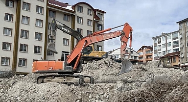 Bolu Gerede'de fay hattı üzerinde olduğu belirlenen yapıların yıkım işlemleri sürüyor