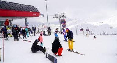Dünya markası Erciyes’te baharda kayak heyecanı
