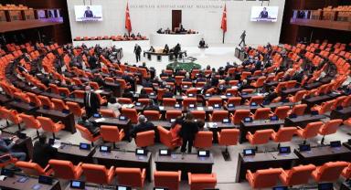 En düşük emekli maaşında artış ve geçici işçilere kadro düzenlemesini içeren teklif TBMM Genel Kurulunda