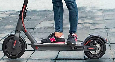 Fransa'da elektrikli skuter kullanım yaşı 14'e çıkacak