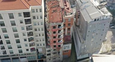 Görüntüsüyle sosyal medyada gündem olan o bina yıkıldı