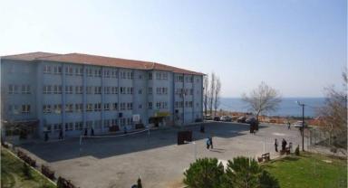 İstanbul'da bir okulun çatısında çıkan yangın söndürüldü