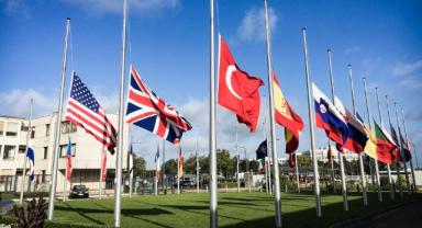 Japonya NATO işbirliğiyle deprem bölgesine ilk yardım uçuşunu tamamladı