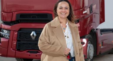 Kadın ağır vasıta sürücüsü Berat Özel Renault Trucks T EVO 520'yi tercih ediyor
