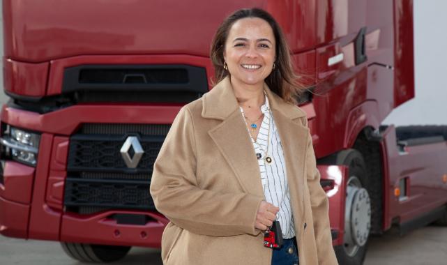Kadın ağır vasıta sürücüsü Berat Özel Renault Trucks T EVO 520'yi tercih ediyor