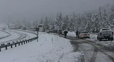 Konya-Antalya kara yolunda kar nedeniyle ulaşımda aksama