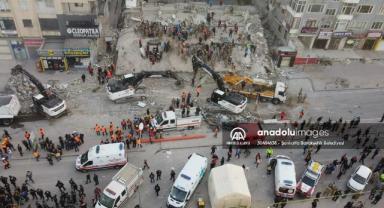 Şanlıurfa'da 6 katlı bina yıkıldı