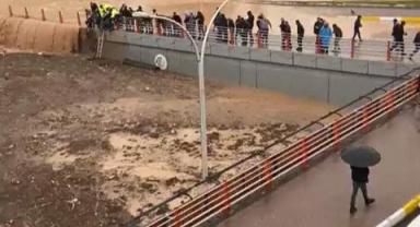 Şanlıurfa'da sağanak yağmur derelerin taşmasına neden oldu