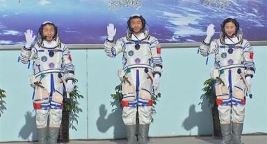 Shenzhou-14’ün taykonotları, madalya ile onurlandırıldı