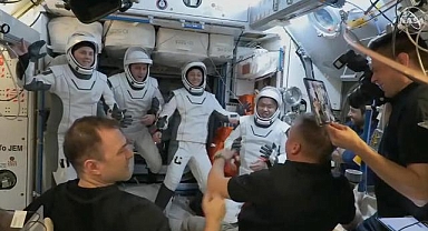 SpaceX'in 4 astronotu yaklaşık 6 ay süren görevden döndü
