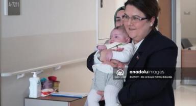 Bakan Yanık, depremden 128 saat sonra enkazdan kurtarılan bebeği annesiyle buluşturdu